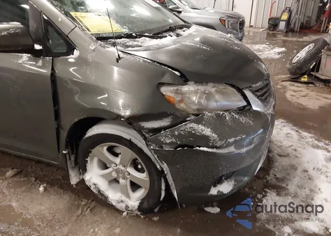 2011 Toyota Sienna Le V6 z USA, uszkodzony, nr VIN 5TDKK3DC9BS098860